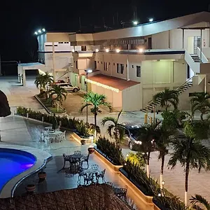 https://hotel-resort-luna-caribe.quintano-roohotels.com
